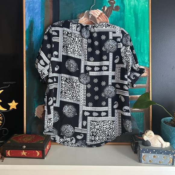 Fun 2 Fun Black and White Patterned Blouse Small - Picture 8 of 16